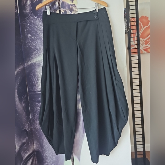 Sold‎ - Picture 2 of 8